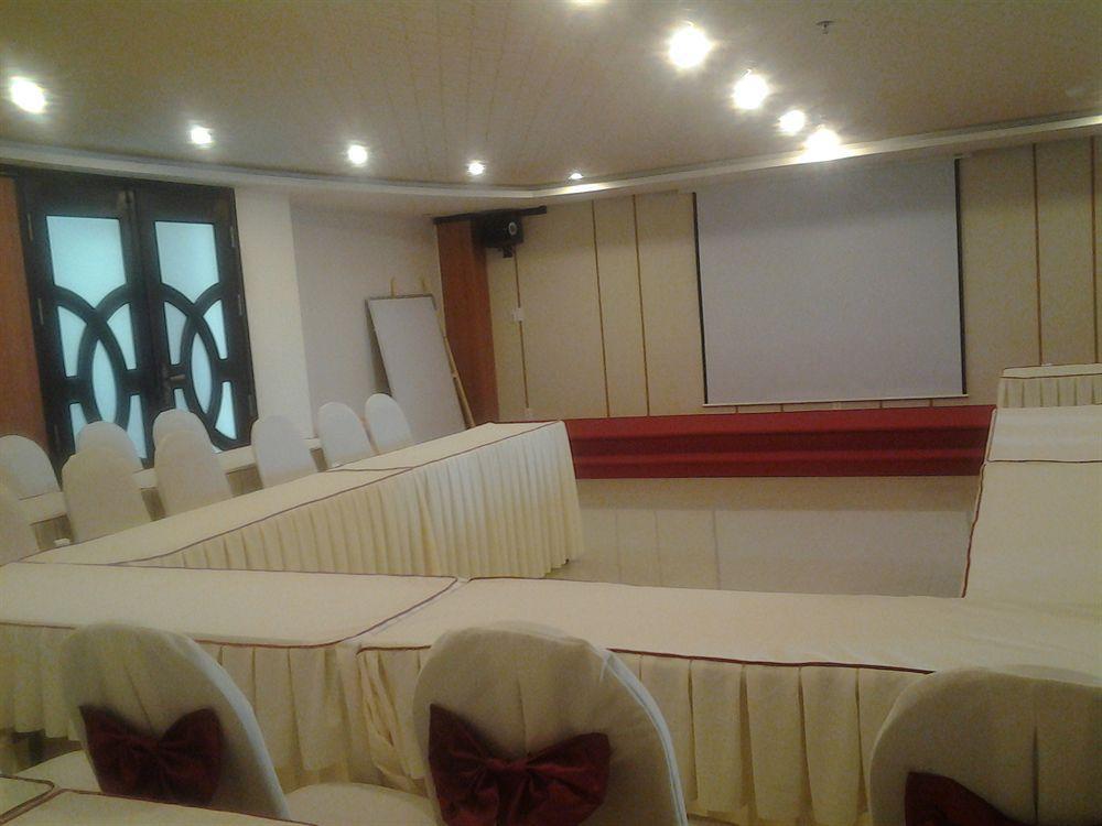 Kay Hotel Da Nang - Near Dragon Bridge Екстер'єр фото