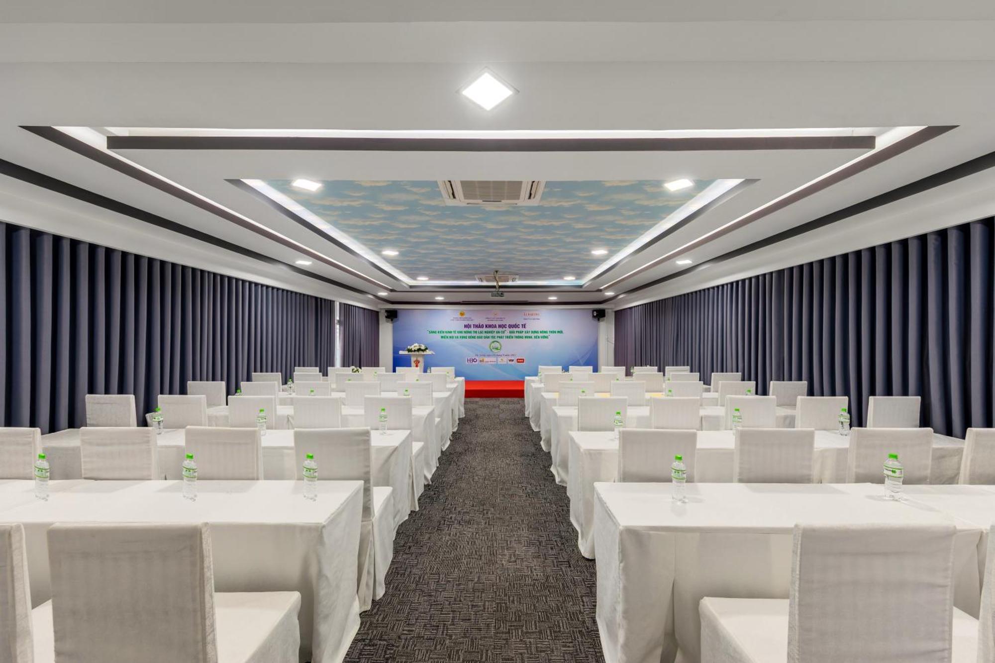 Kay Hotel Da Nang - Near Dragon Bridge Екстер'єр фото