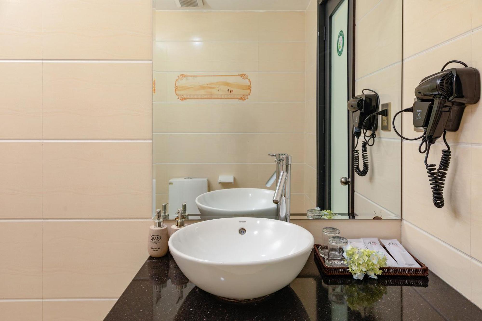 Kay Hotel Da Nang - Near Dragon Bridge Екстер'єр фото