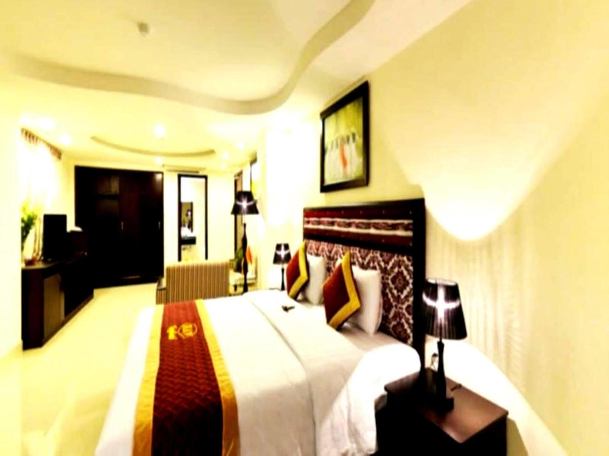 Kay Hotel Da Nang - Near Dragon Bridge Екстер'єр фото