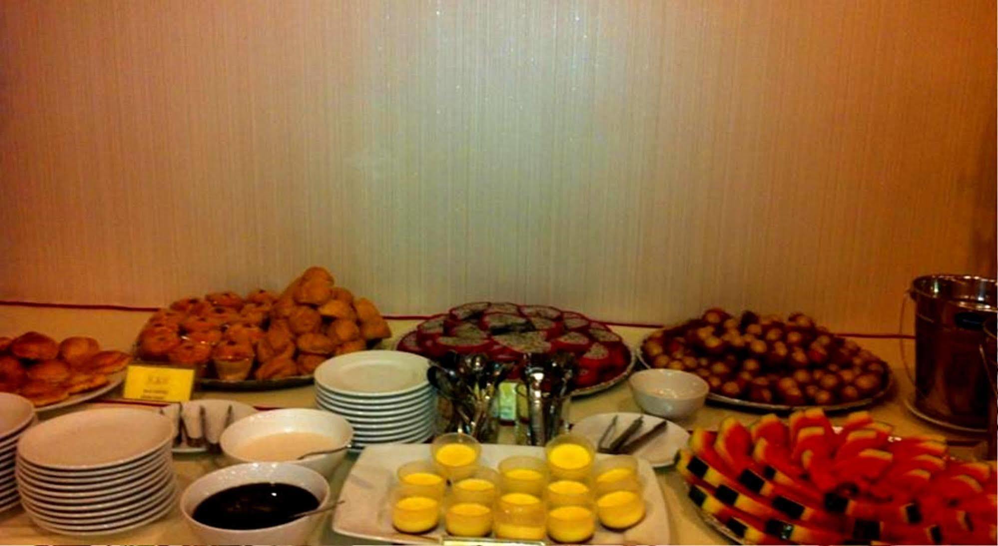 Kay Hotel Da Nang - Near Dragon Bridge Екстер'єр фото
